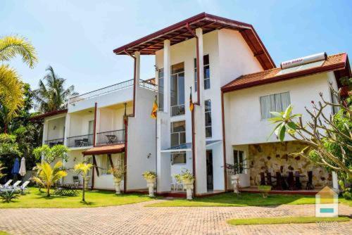 Rainbow Lagoon Resort Negombo Bagian luar foto