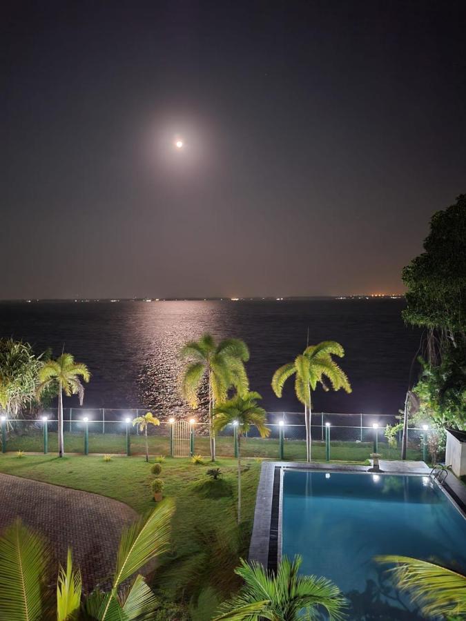 Rainbow Lagoon Resort Negombo Bagian luar foto