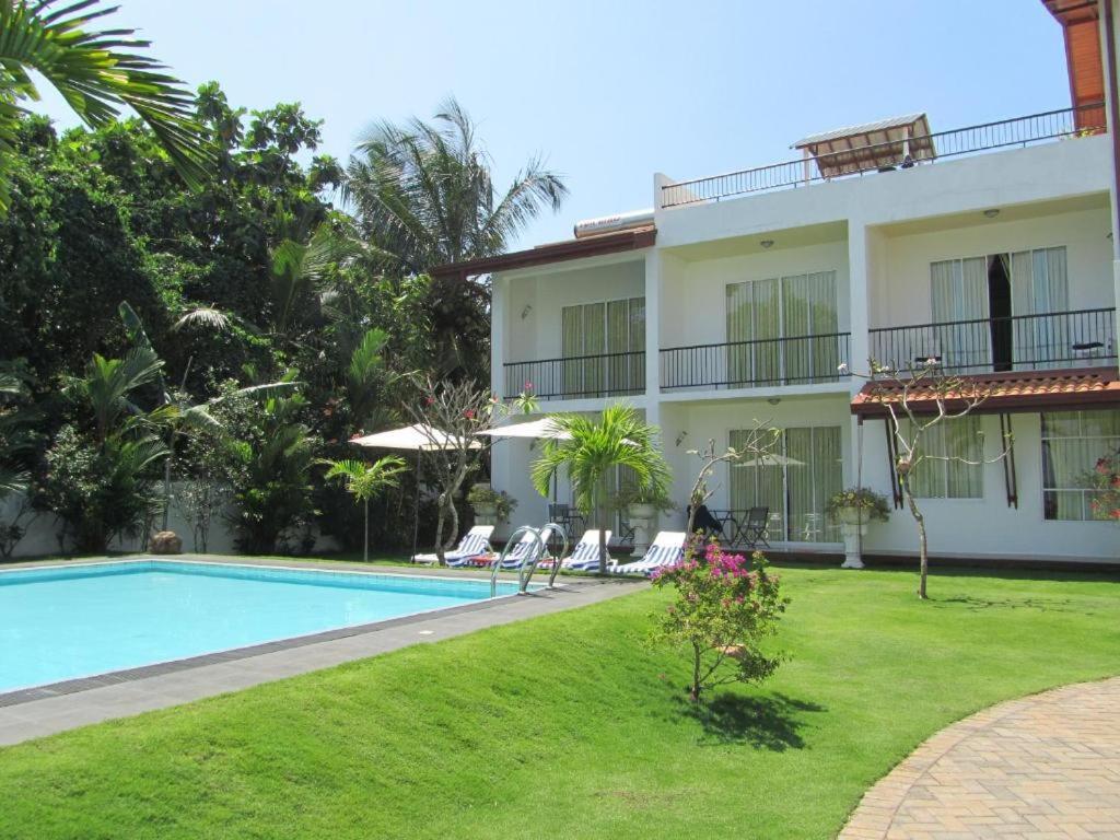 Rainbow Lagoon Resort Negombo Bagian luar foto